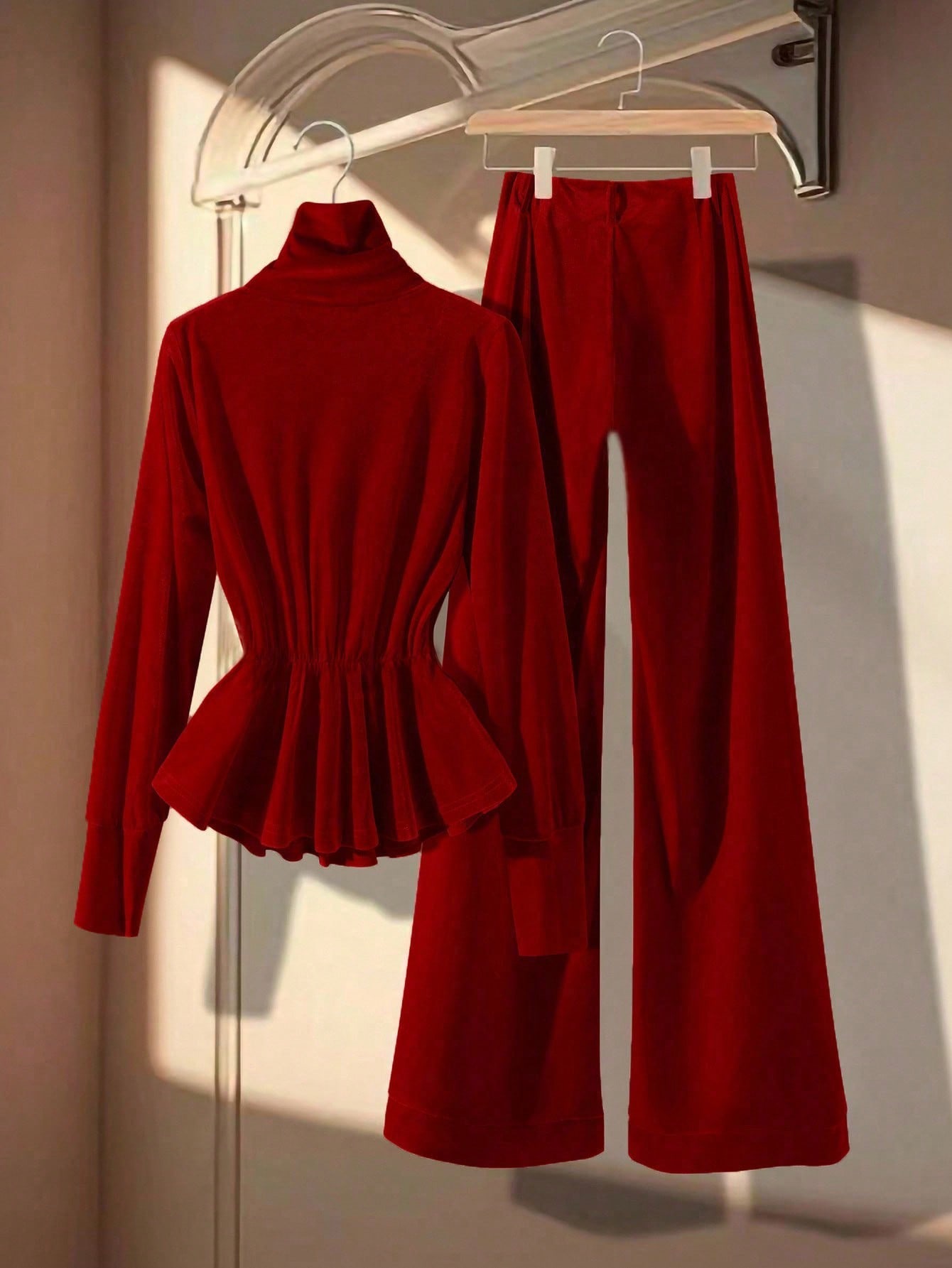 Women's Velvet High Neck Peplu - Wine & Beer Quito 评论和价格